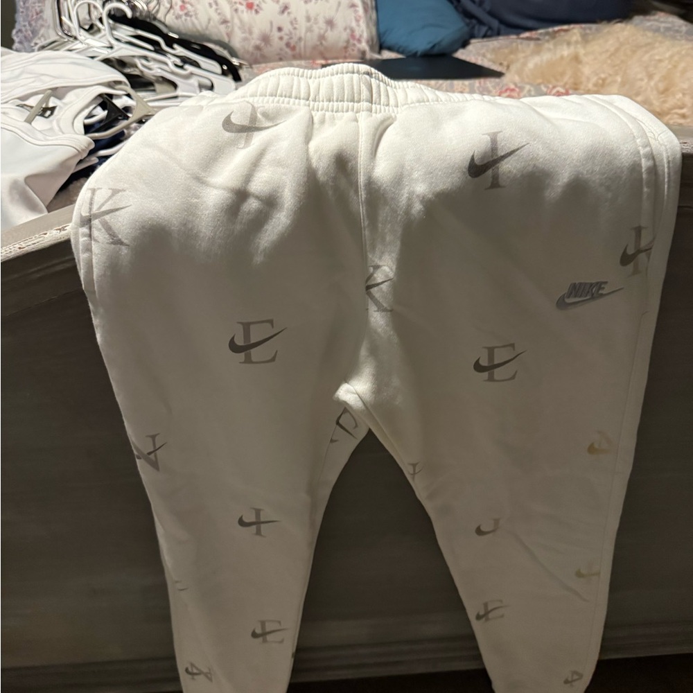 Nike White Logo Joggers